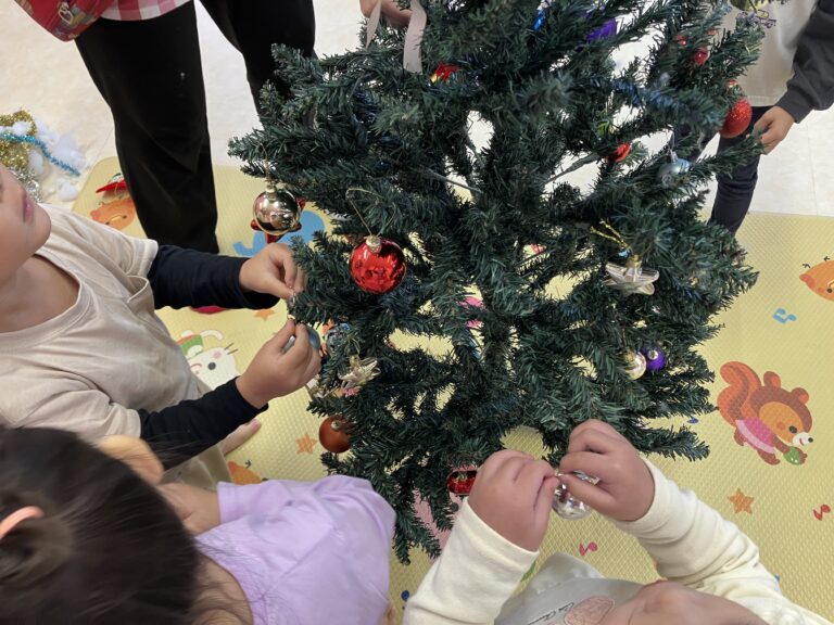 みんなで飾り付けしたよ♪