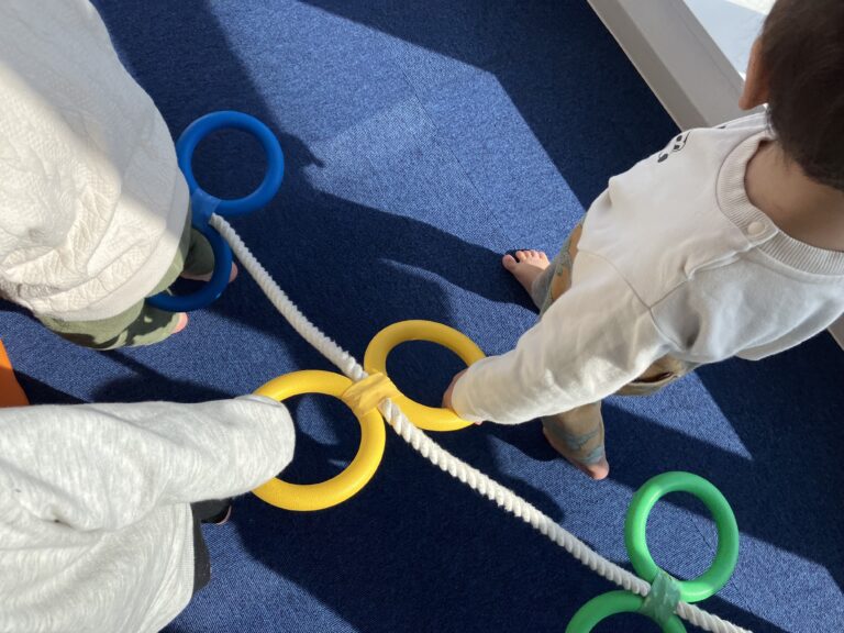 どれみ組さん　お散歩ロープ練習